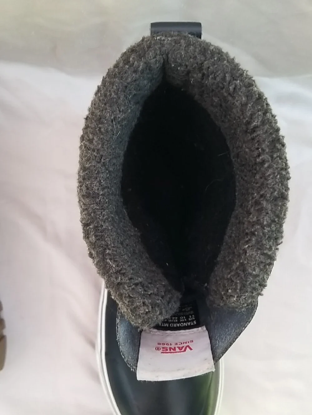 Vans Men's 11 Rare Standard Mid Waterproof Fleece Lined Boots 22